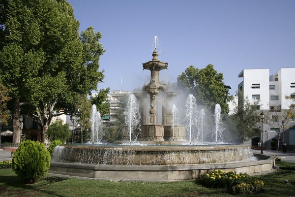 Granada, grad u podnožju Sierra Nevade