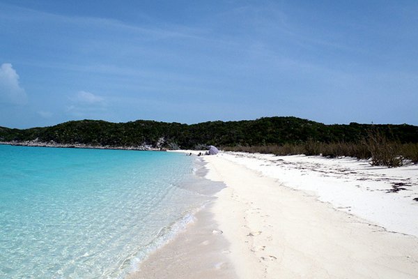 pješčana plaža na bahamima
